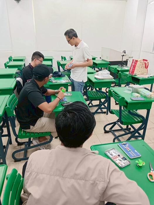 【活動】113-2「STEM教育實作工作坊」-磁吸盒的教學應用_色光的理性與感性Image