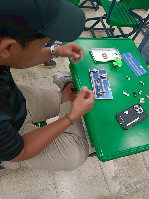 【活動】113-2「STEM教育實作工作坊」-磁吸盒的教學應用_色光的理性與感性Image