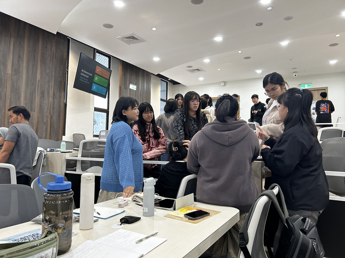 學生參與講座情形圖片
